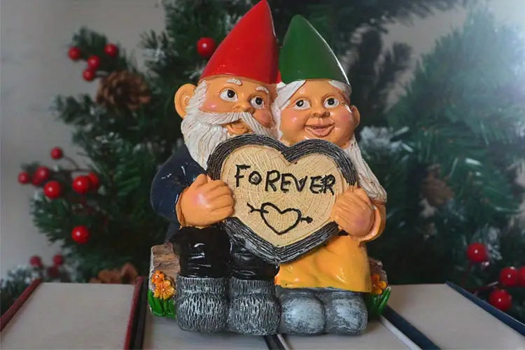 Dwarf Couple Love Sculptures (1pc)